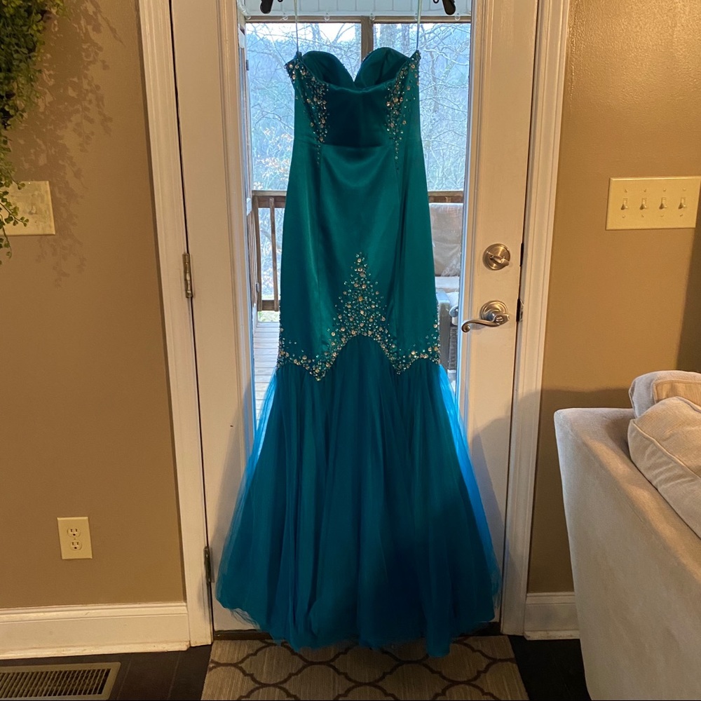 Prom Dress - Picture 2 of 6